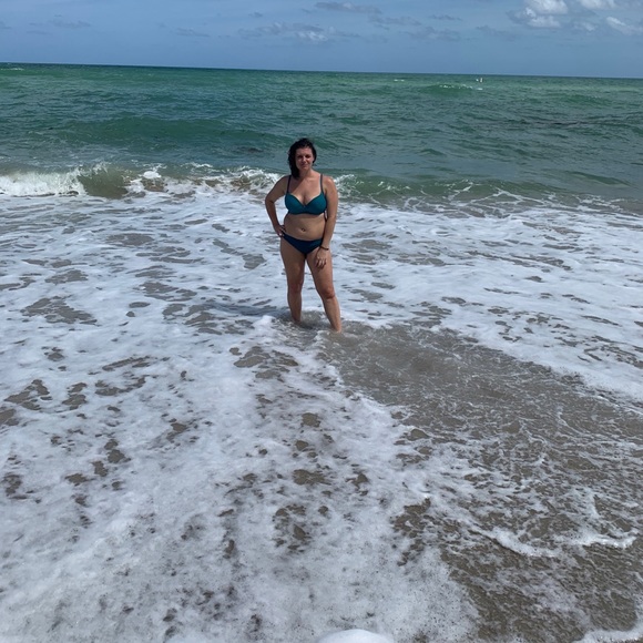 Bikini - Picture 2 of 2